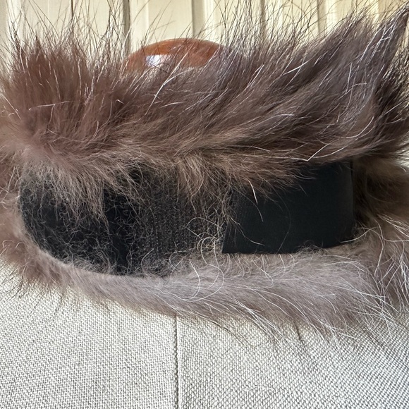 Fur collar (silver fox) with Velcro closing and velvet lining. - Picture 3 of 5